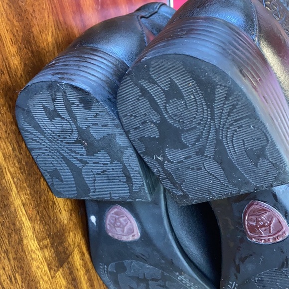 ARIAT JOSIE BLACK LEATHER LACE UP BOOTS. - Picture 7 of 12